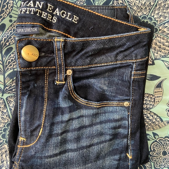 Dark wash size 2 American Eagle skinny jeans - Picture 1 of 4